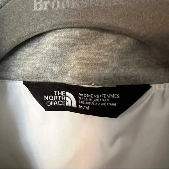 The North Face Women's White and Gray Puffer Jacket - Picture 4 of 8